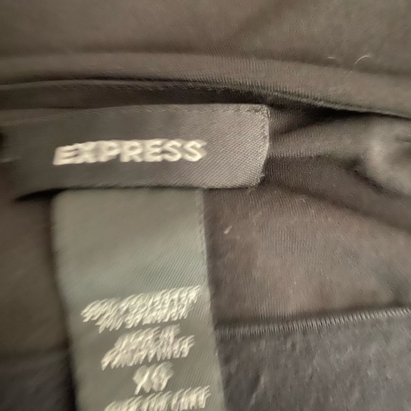 Express Keyhole Crop Top - Picture 7 of 8